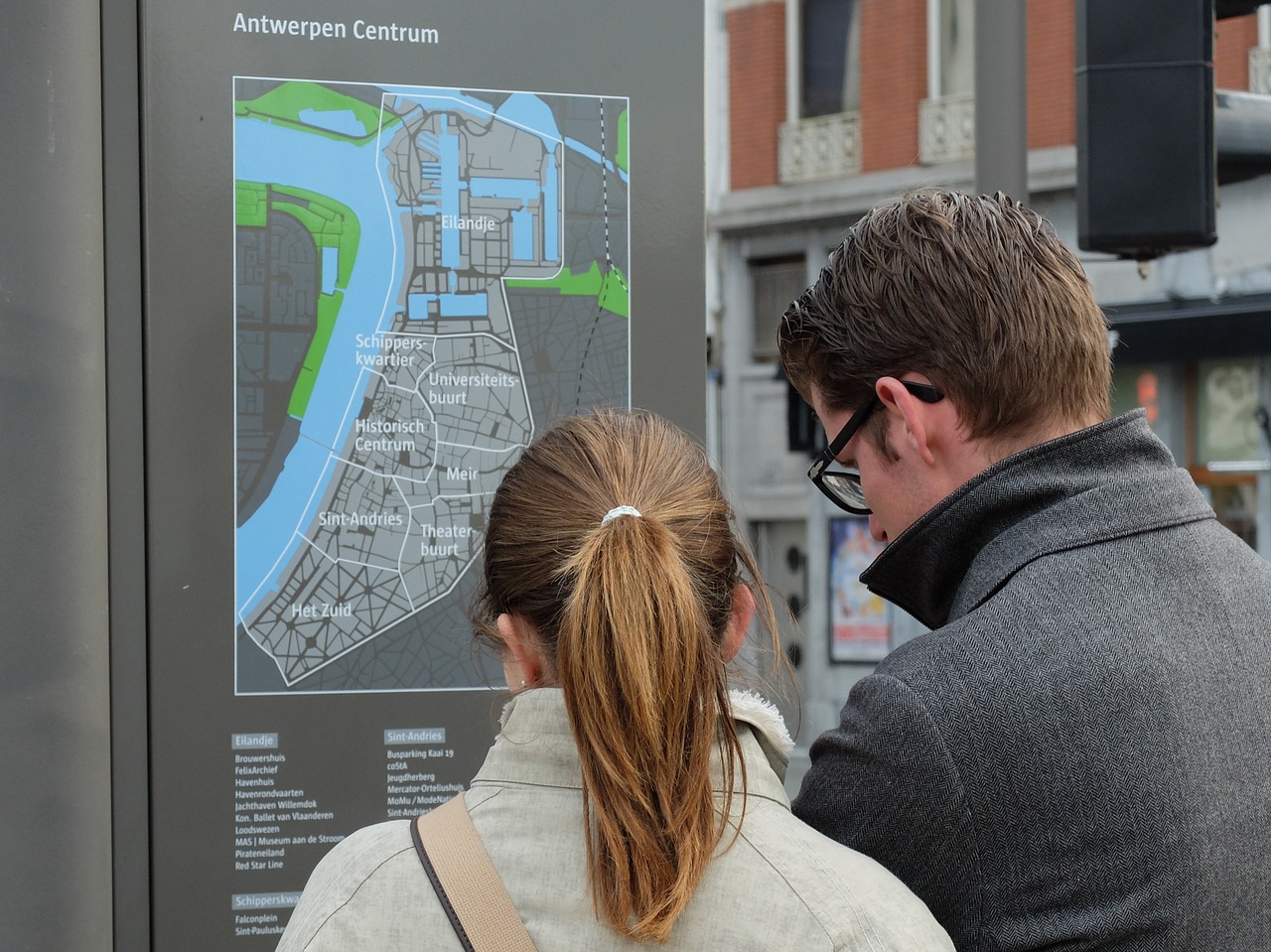 antwerp, tourists, map reading-1187997.jpg