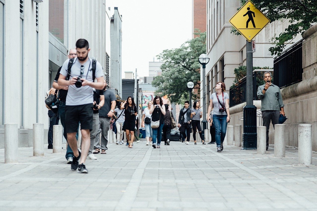 pedestrians, crossing, road-918471.jpg