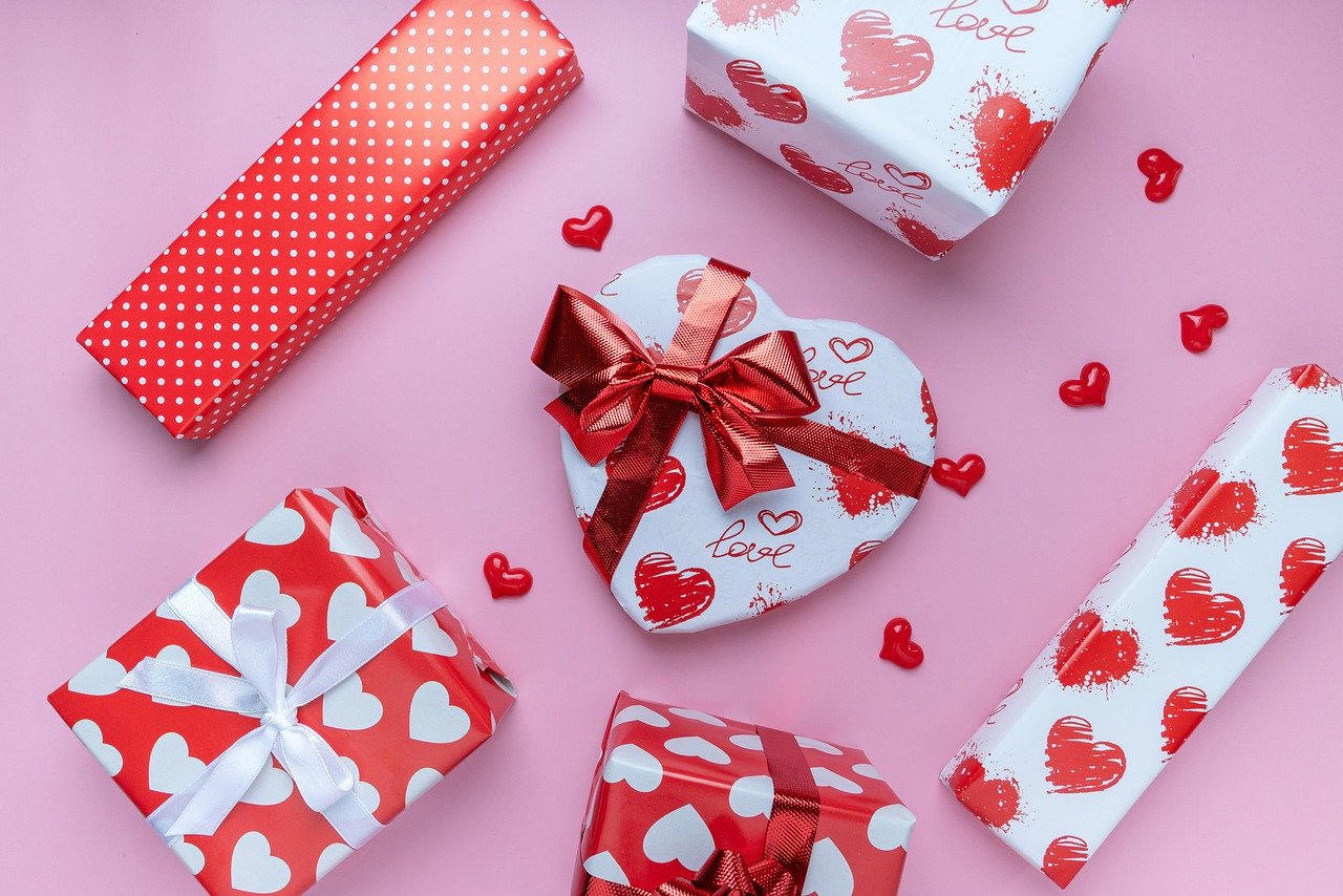 happy birthday, valentine, gifts-5954177.jpg